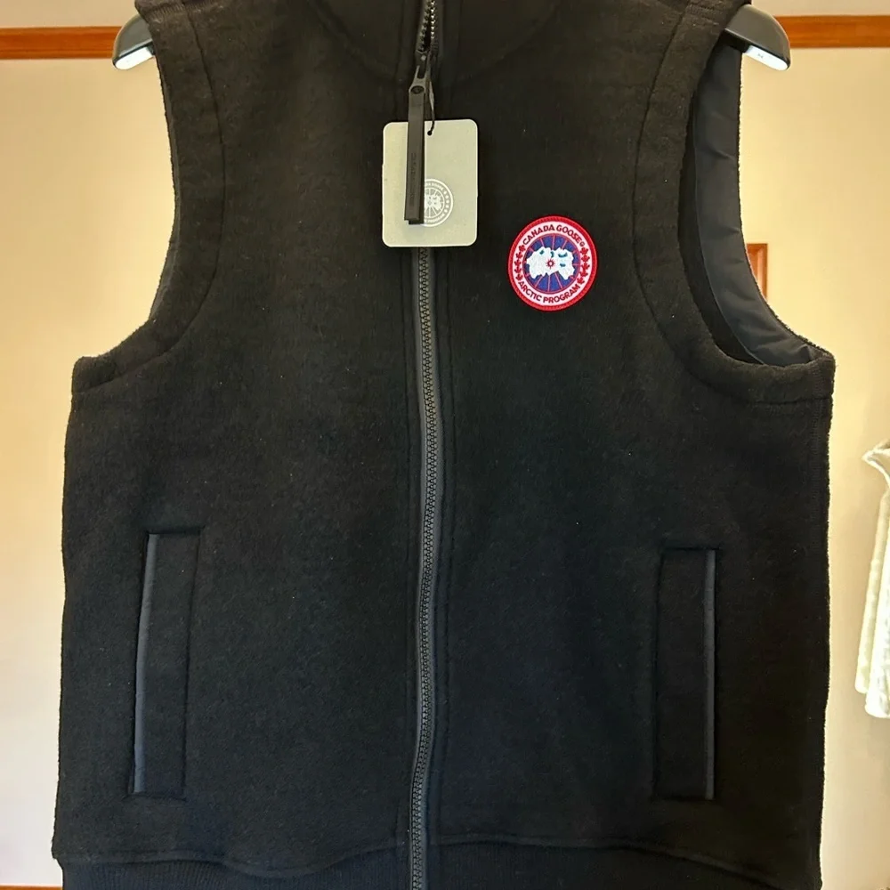 Men's Canada, goose MERSEY black fleece vest logo patch size large